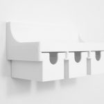 „3D-gedruckter Prototyp zur Funktionsprüfung vor einer Schutzrechtsanmeldung.“ Prompt: „Engineer holding a functional 3D printed prototype, minimalistic workspace, focus on innovation.“